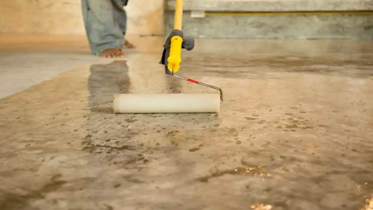 Safety Precautions When Removing Paint From Concrete Floors